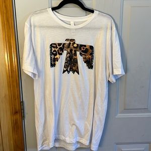Size L t shirt